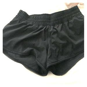 Lululemon seek the heat short II